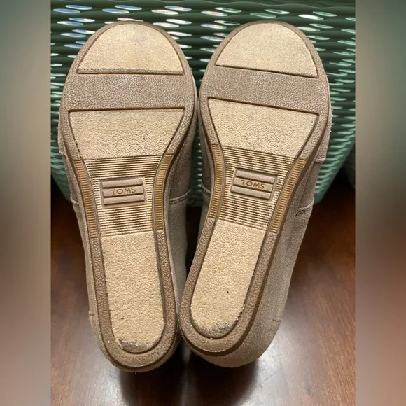 Toms Desert Wedge Lace Up Suede Booties - Picture 9 of 9